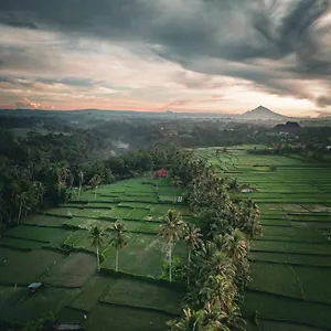 Ayu Duwur Beji Ubud